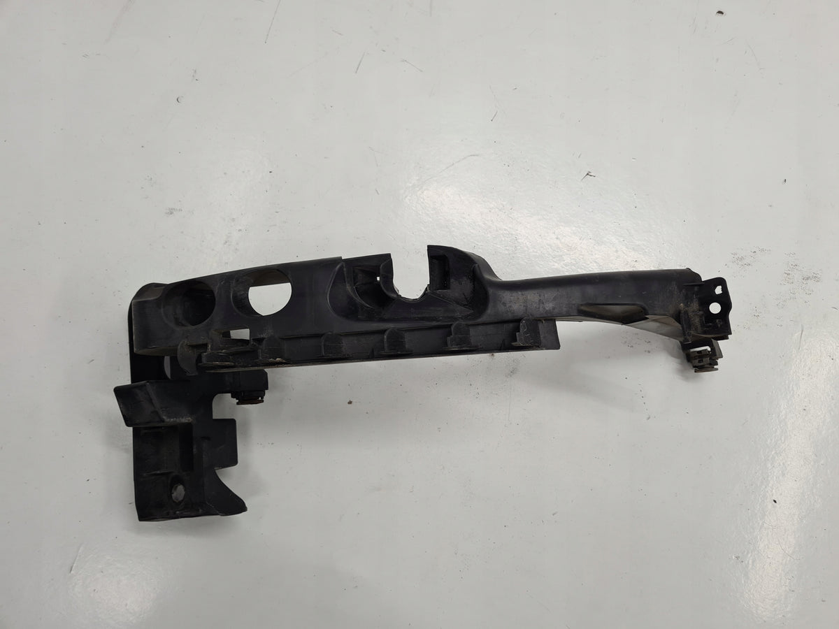 AUDI A3 8P LIFT LAMP MOUNT RIGHT FRONT 8P0805608
