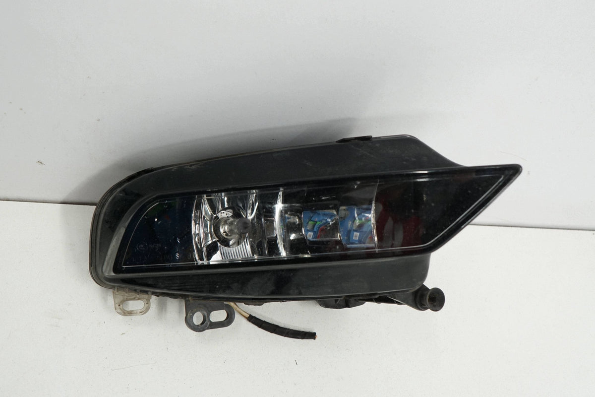 AUDI A3 8V 16R SEDAN HALOGEN LAMP RIGHT FRONT 8V0941700B