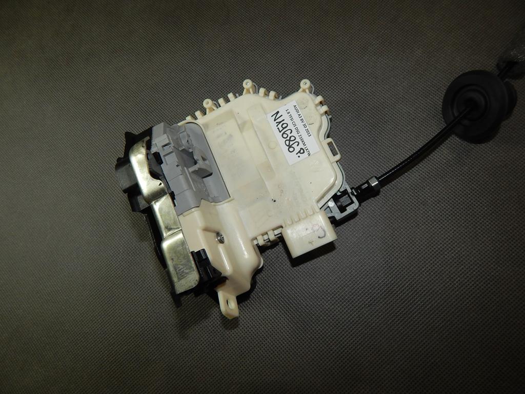 AUDI A3 8V DOOR LOCK RIGHT 3D 8X1837016