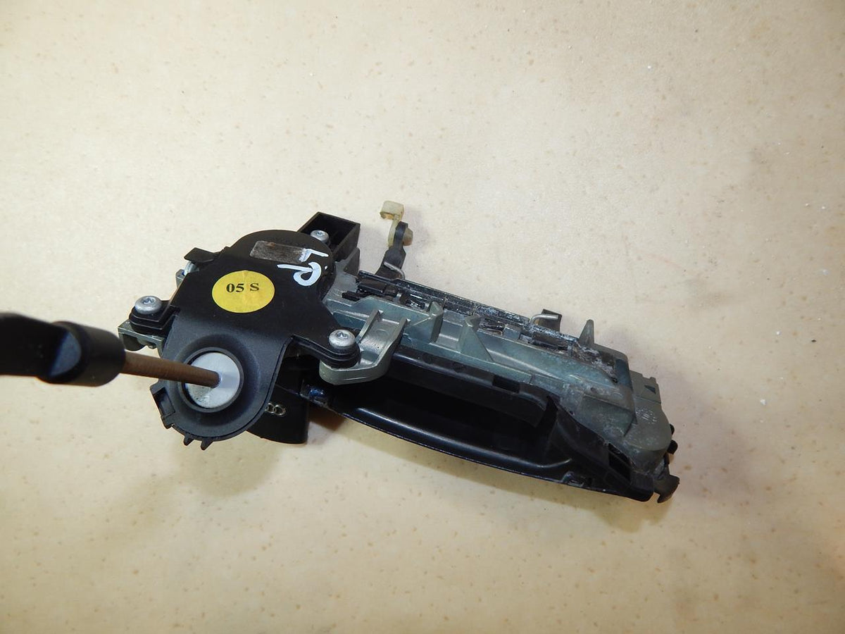 AUDI A4 B6 01R HANDLE LEFT FRONT LY5K