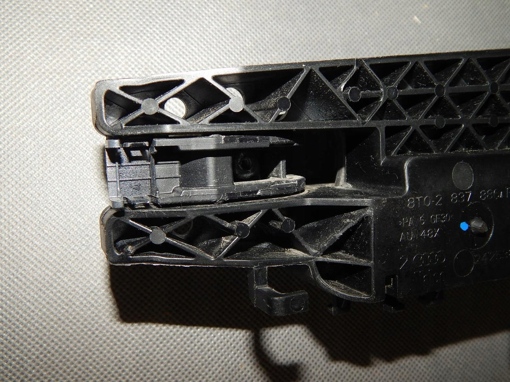 AUDI A4 B8 HANDLE RIGHT FRONT LY1P