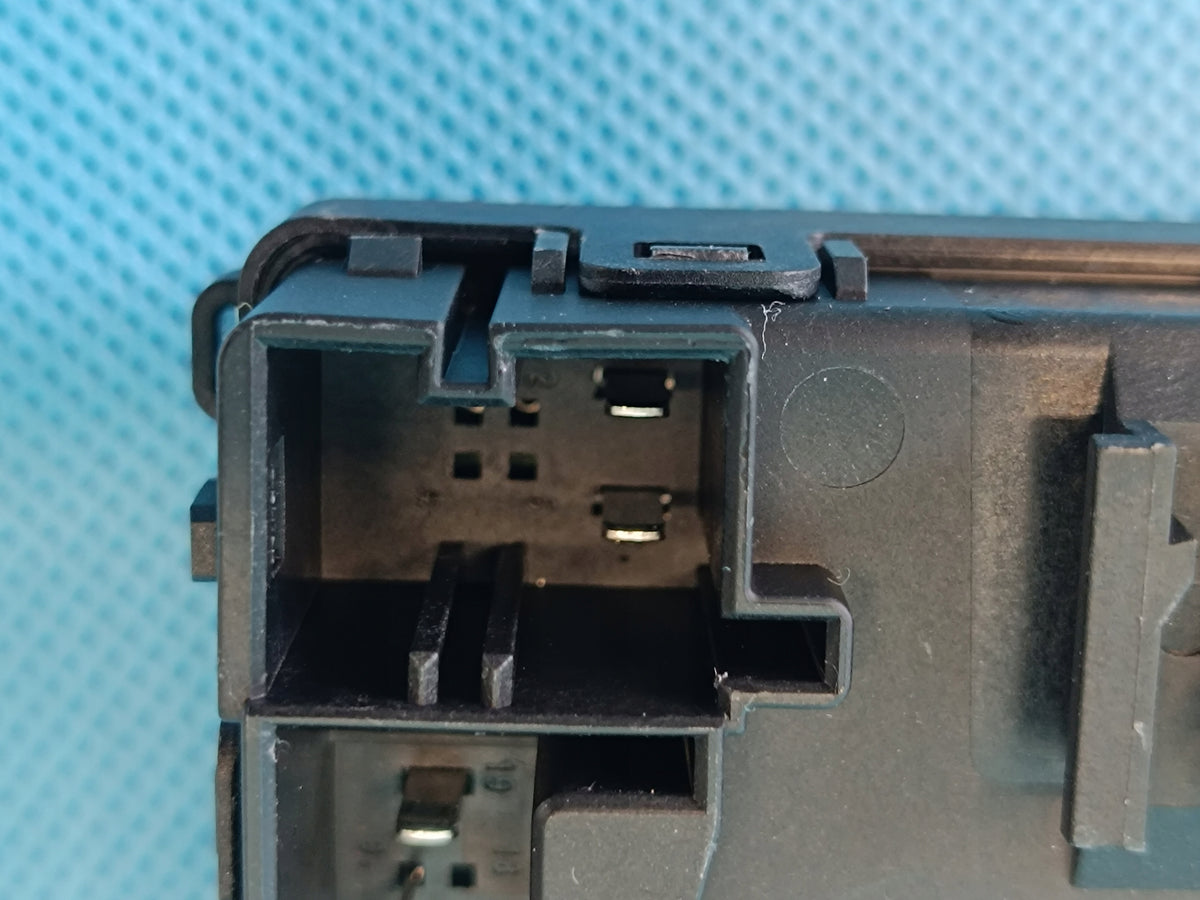 AUDI A4 B9 2024 R AVANT 2,0 TFSI 110KW DOOR CONTROLLER MODULE RIGHT LEFT REAR
