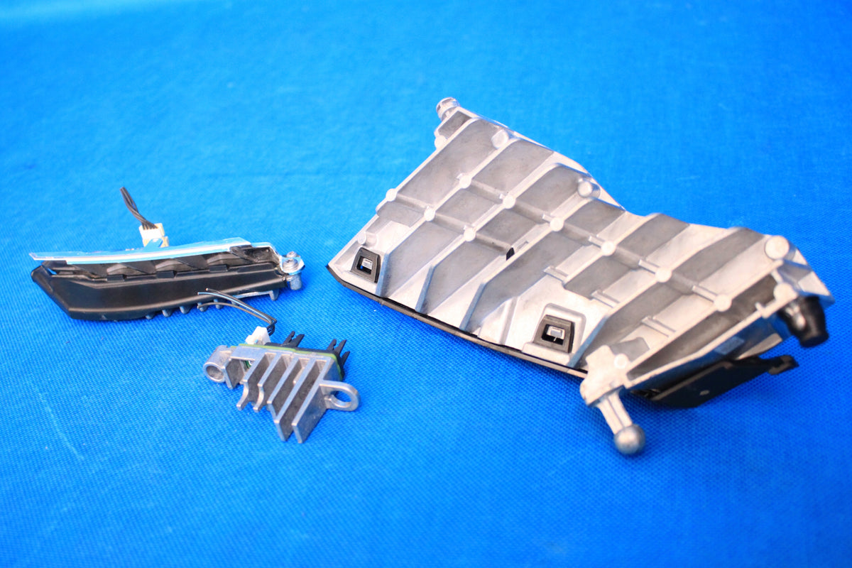 AUDI A4 B9 8W LAMP REFLECTOR LED MODULES RIGHT 2016R