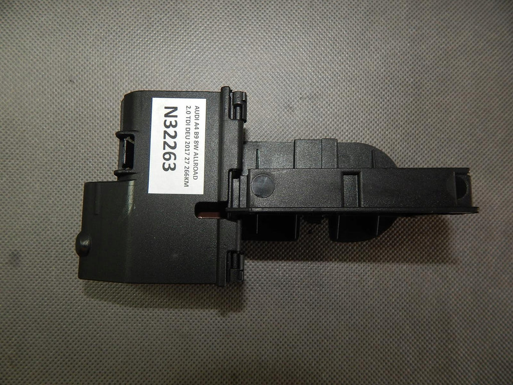 AUDI A4 B9 SPLITTER BOX 8IN0937503B