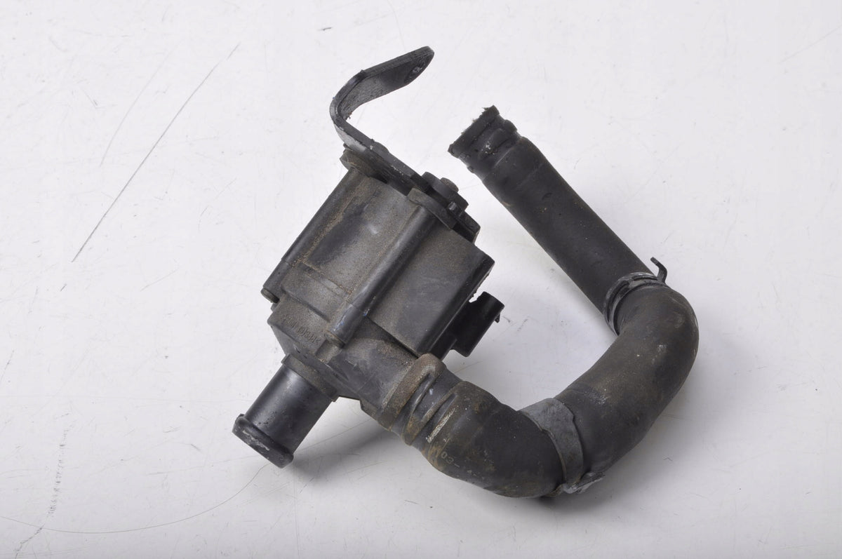 AUDI A4 B9 WATER PUMP 04L965559A