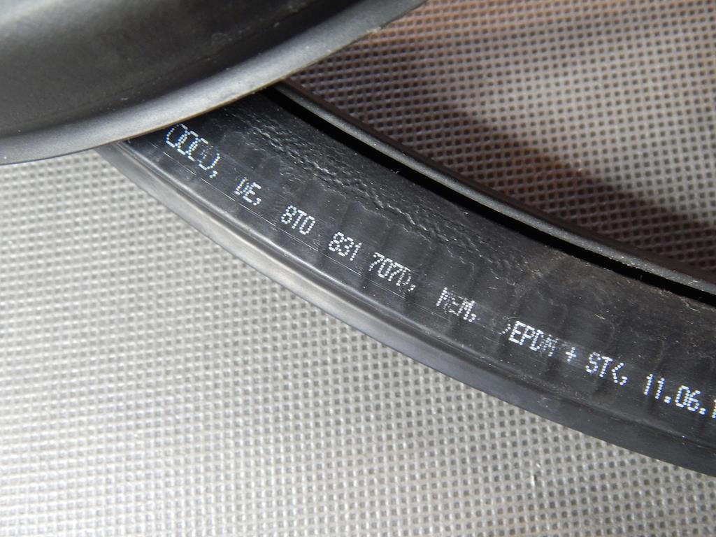 AUDI A5 8T BOTTOM DOOR SEAL 8T0831707D