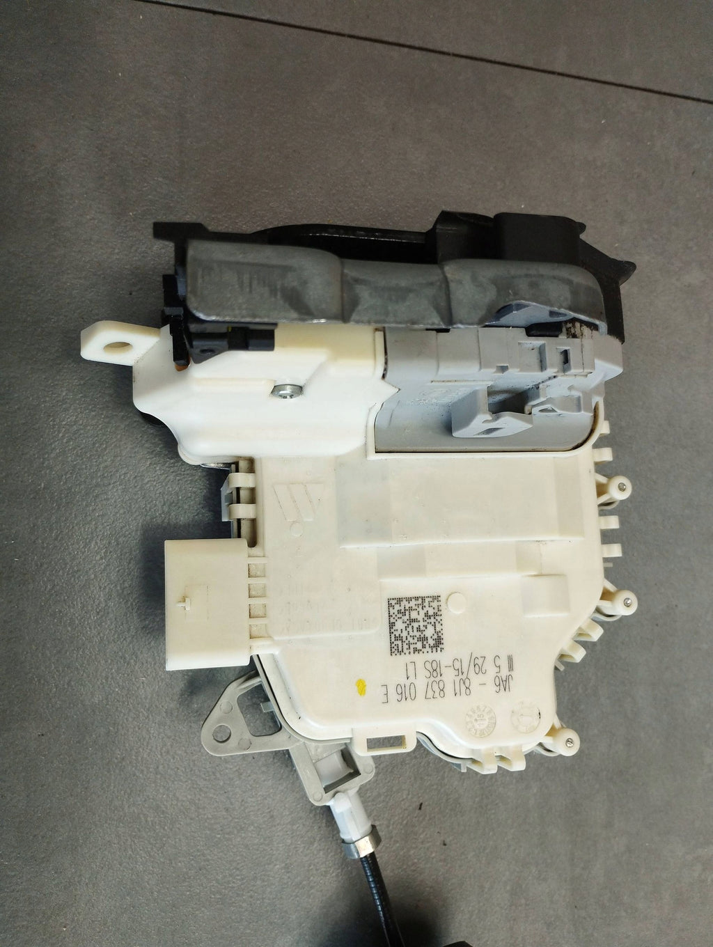 AUDI A6 C7 LOCK RIGHT FRONT 8J1837016E