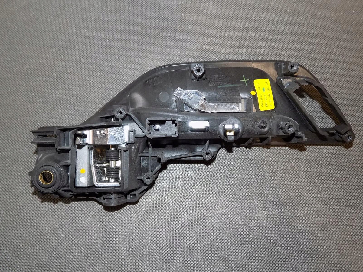 AUDI A8 4N D5 DOOR HANDLE LEFT REAR 4N0839019