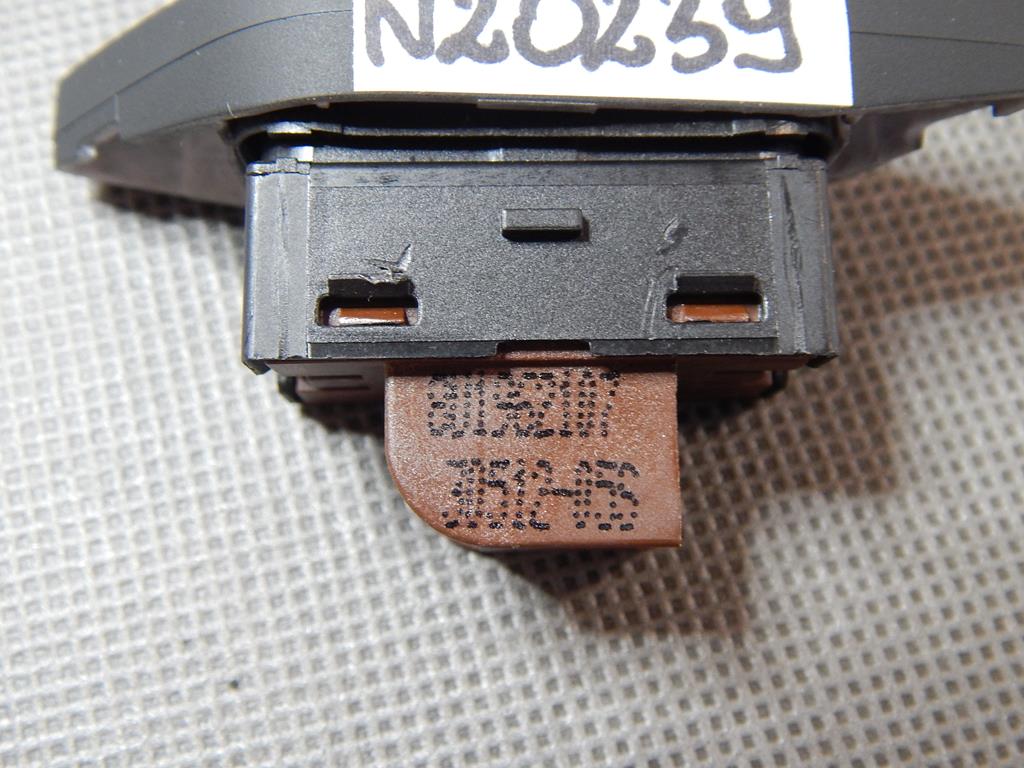 AUDI Q3 8U CENTRAL LOCK SWITCH 8U1962107