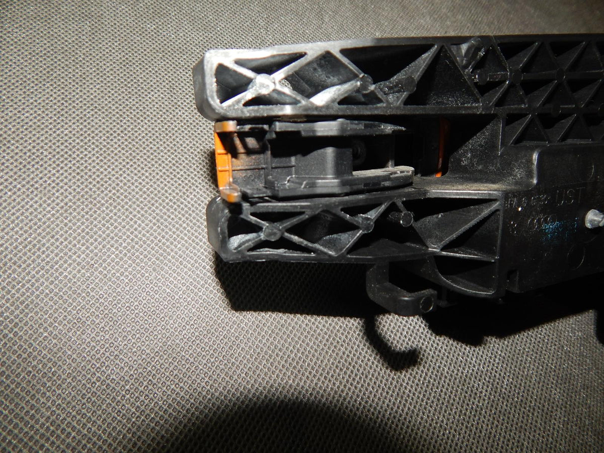 AUDI Q3 8U HANDLE RIGHT FRONT LX2U
