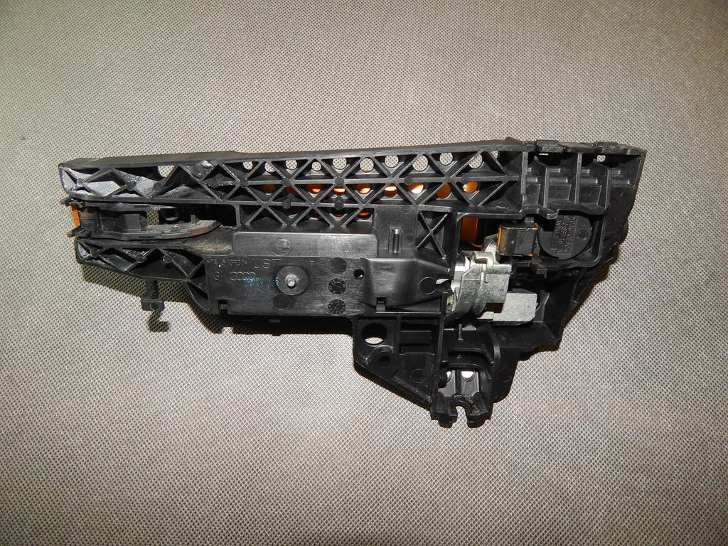 AUDI Q3 8U HANDLE RIGHT FRONT LX2U