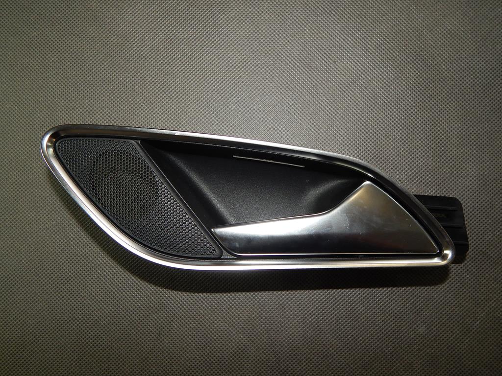 AUDI Q3 8U INTERIOR DOOR HANDLE RIGHT REAR