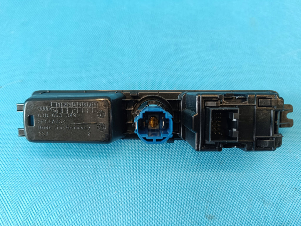 AUDI Q3 F3 SPORTBACK 1.4 TFSI e 2024 R HAND BRAKE LIGHTER 83B863349