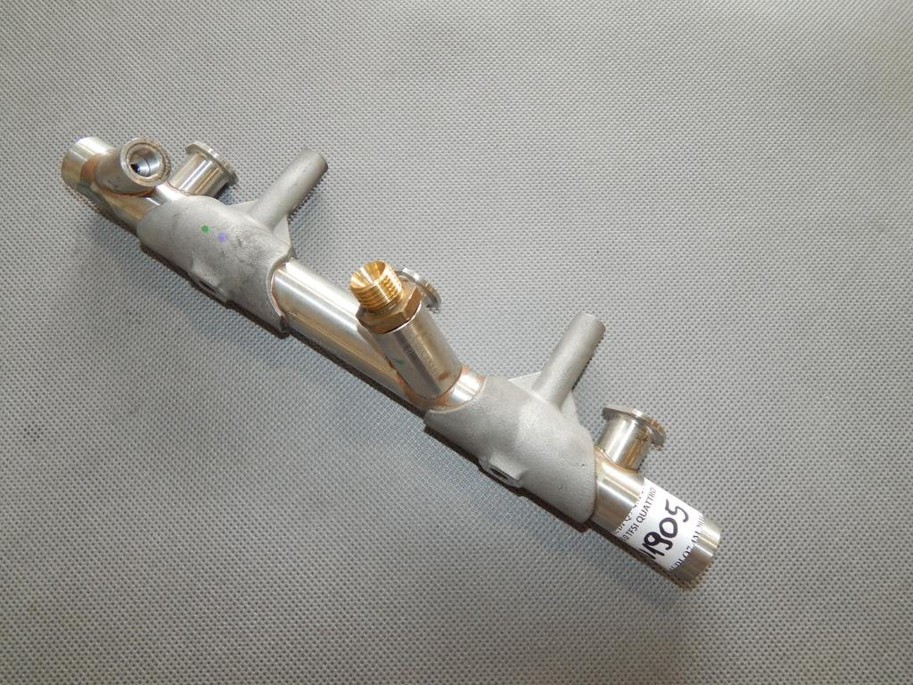 AUDI Q7 4M FUEL DISTRIBUTOR 06E130089AF