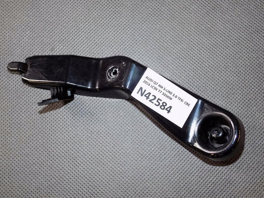 AUDI Q7 4M MOUNT BRACKET RIGHT 4M0867730