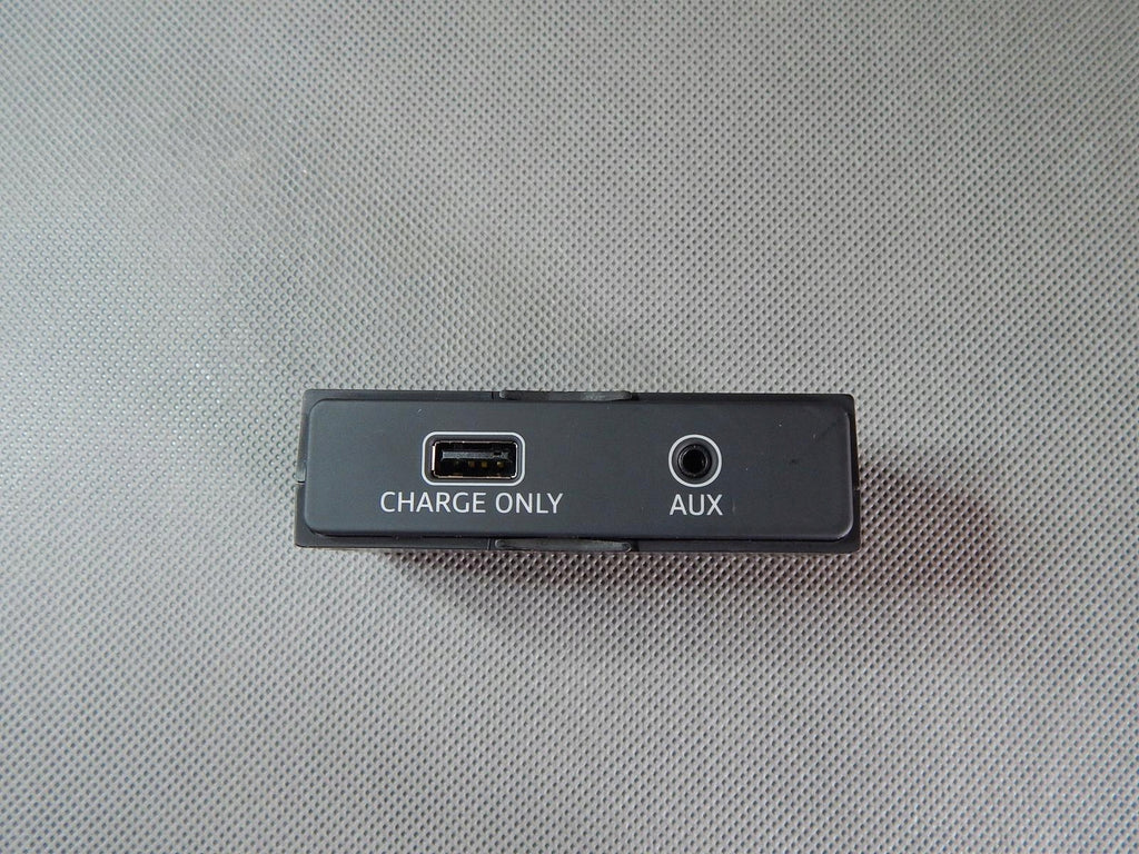 AUDI S5 F5 AUX USB Port Charging Socket 8W0035726