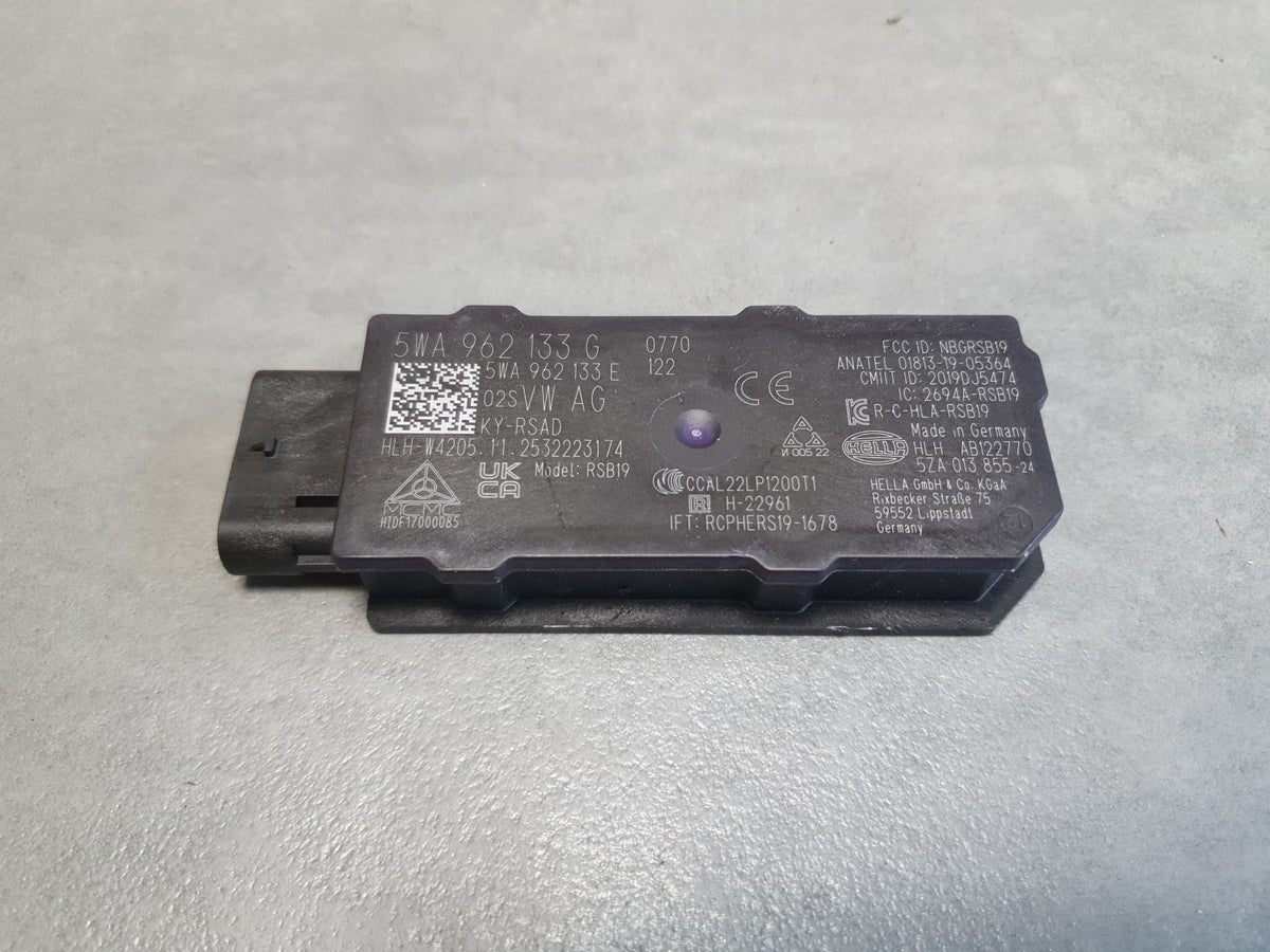 Audi A3 8Y Amplifier antenna module 5WA962133G