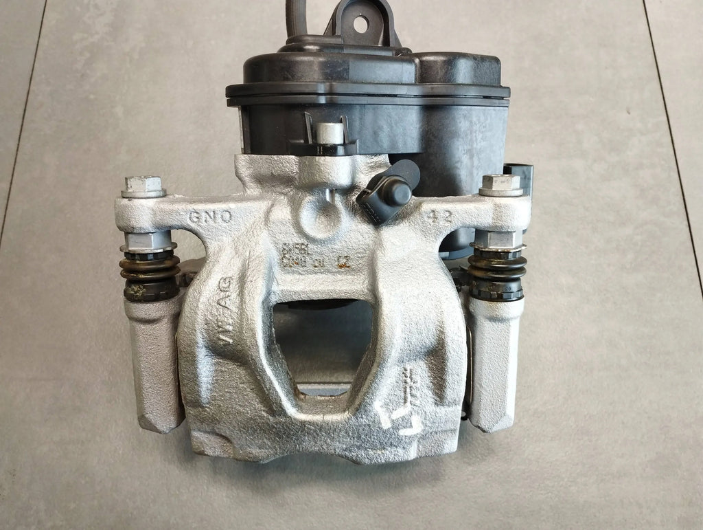 Audi A4 B9 8W CLAMP LEFT REAR 8W0405BL