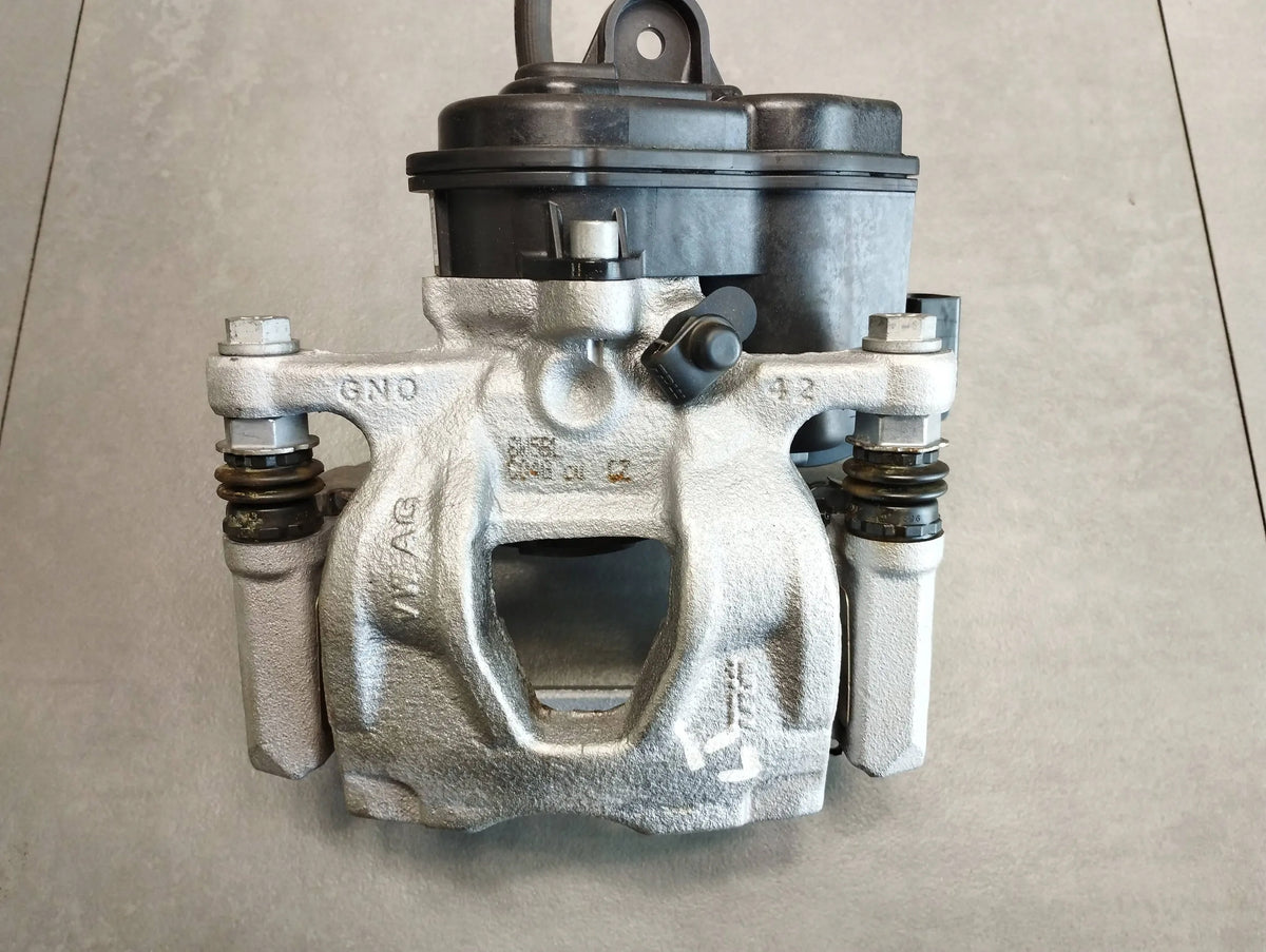 Audi A4 B9 8W CLAMP LEFT REAR 8W0405BL