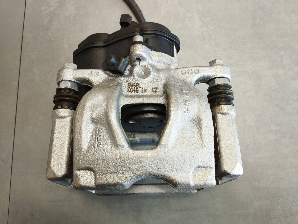Audi A4 B9 8W CLAMP RIGHT REAR 8W0406BL