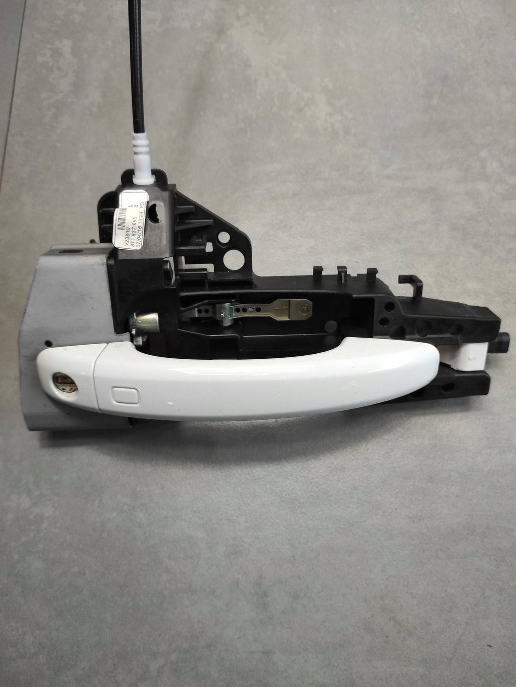 Audi A5 8T HANDLE LEFT FRONT KESSY LS9R