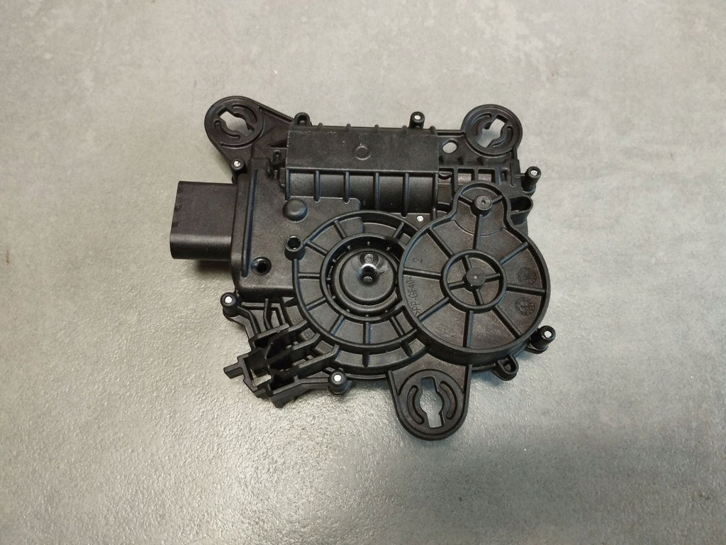 Audi A5 b10 Tailgate pull 1T3827887B