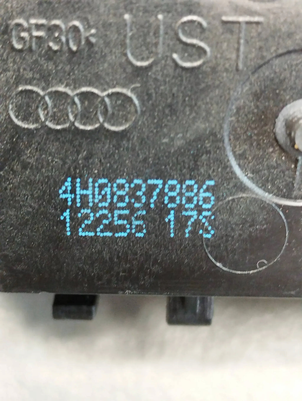 Audi A6 C7 4G HANDLE RIGHT FRONT LS9R LED KEYLESS 4H0837886