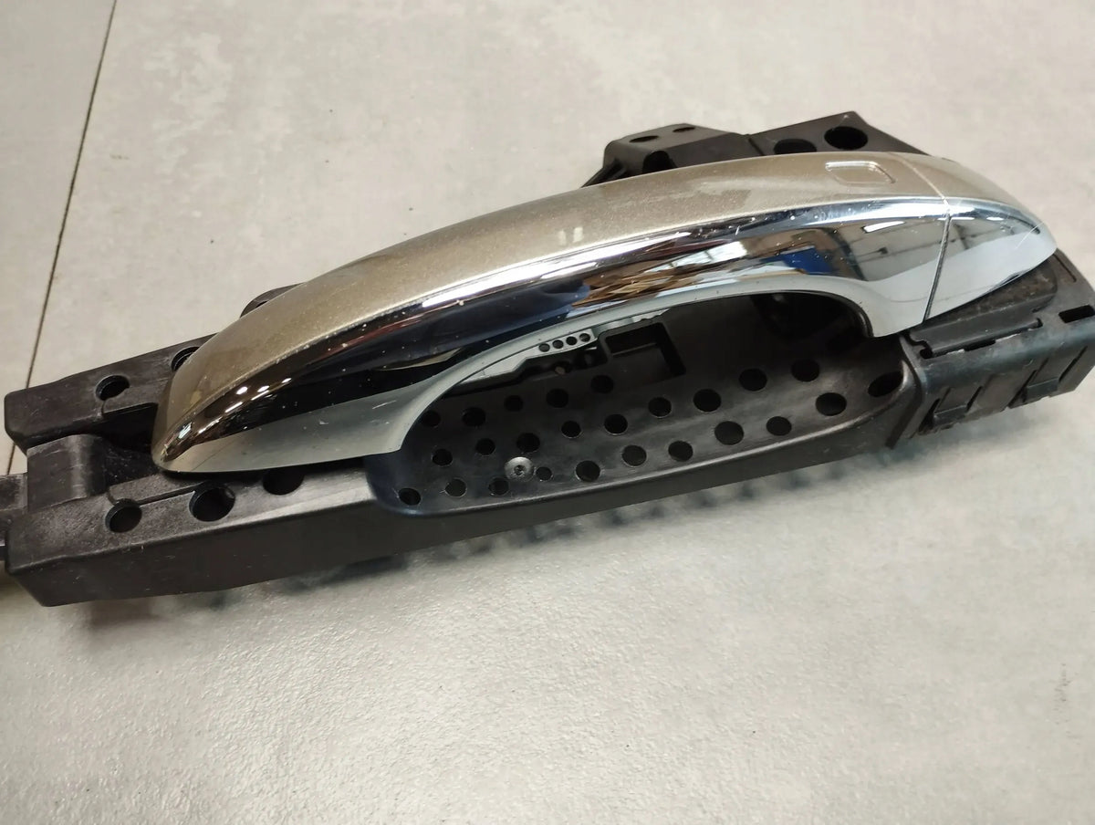 Audi A6 C7 4G HANDLE RIGHT FRONT LZ1U LED CHROME KESSY 4H0837886