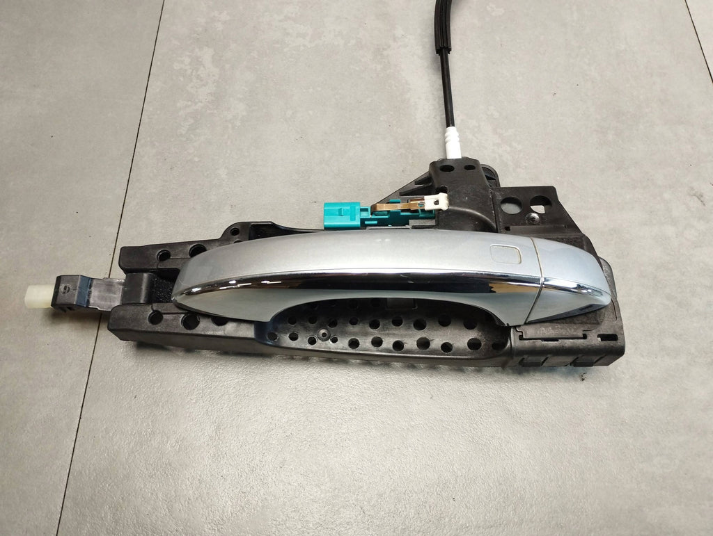 Audi A7 4G 2016 HANDLE RIGHT FRONT KESSY CHROME LED LZ7G 4H0837886