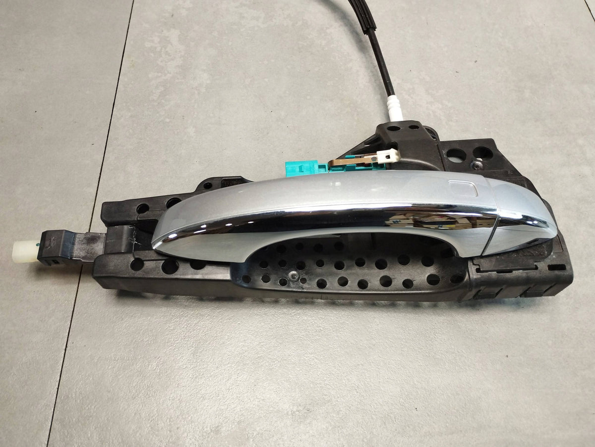Audi A7 4G 2016 HANDLE RIGHT FRONT KESSY CHROME LED LZ7G