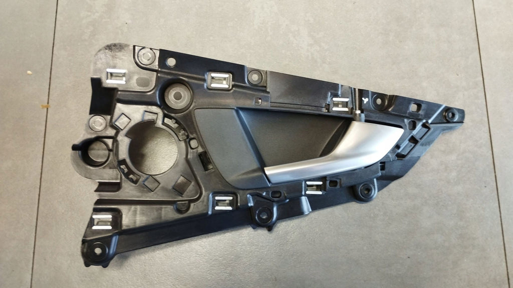 Audi A7 4G 2016 INTERIOR DOOR HANDLE RIGHT REAR 4G8839020