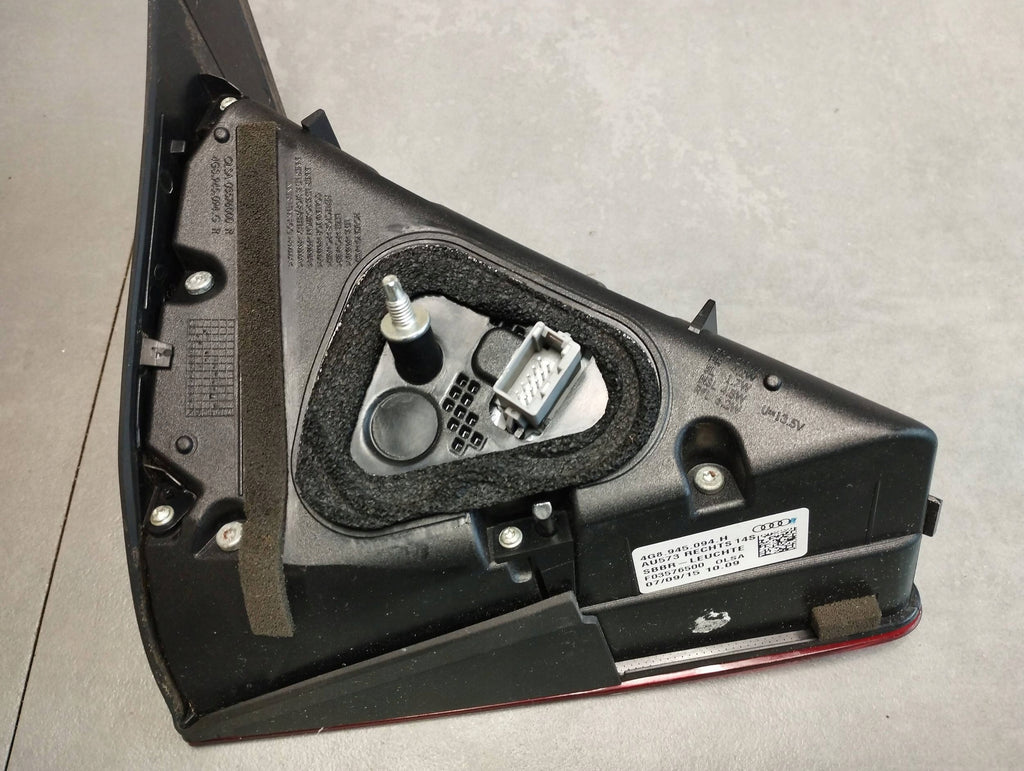 Audi A7 4G 2016 LAMP RIGHT REAR FLAPS 4G8945094H
