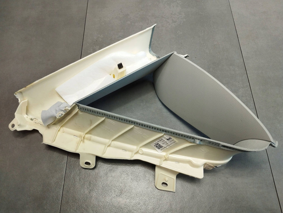 Audi A7 4G 2016 POST COVER RIGHT 4G8867288