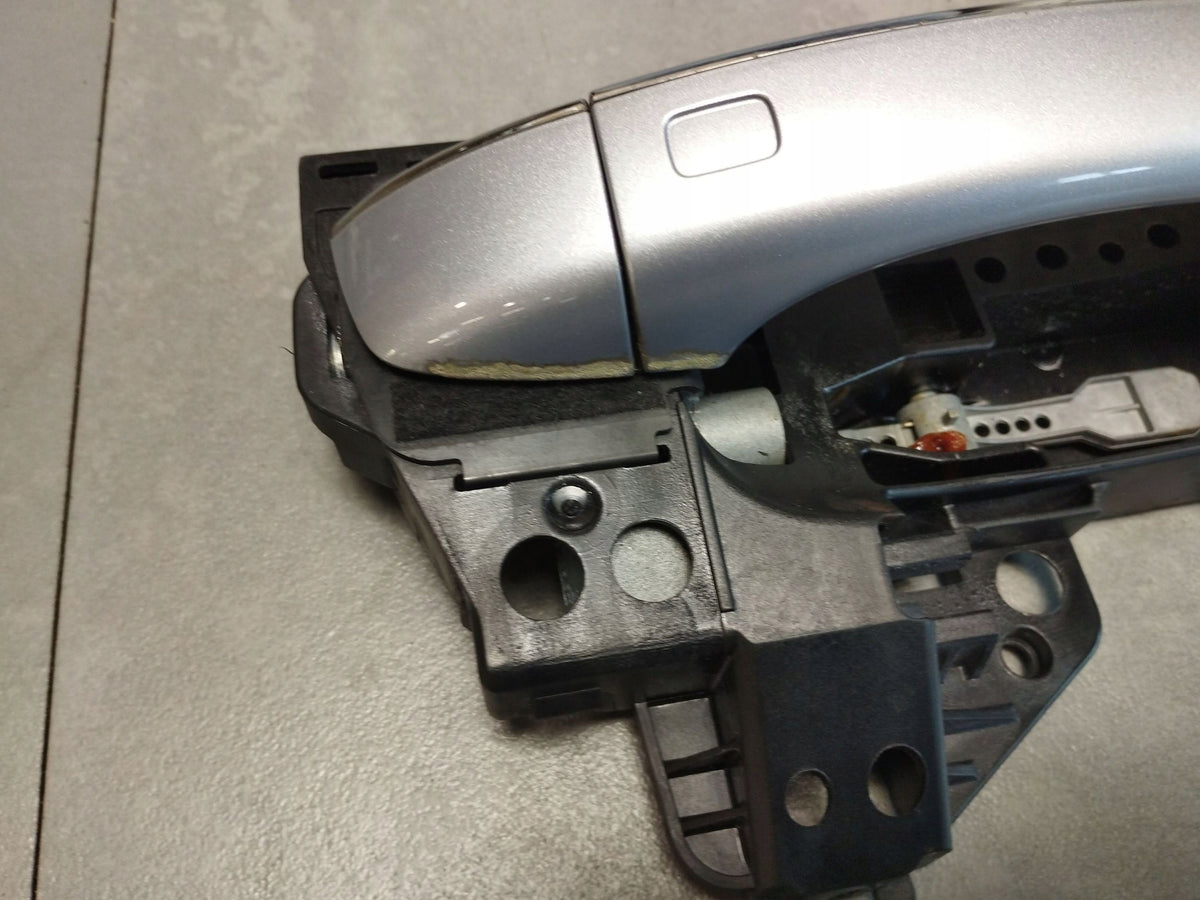 Audi A8 D4 4H HANDLE RIGHT FRONT KESSY LZ7G 4H0837886