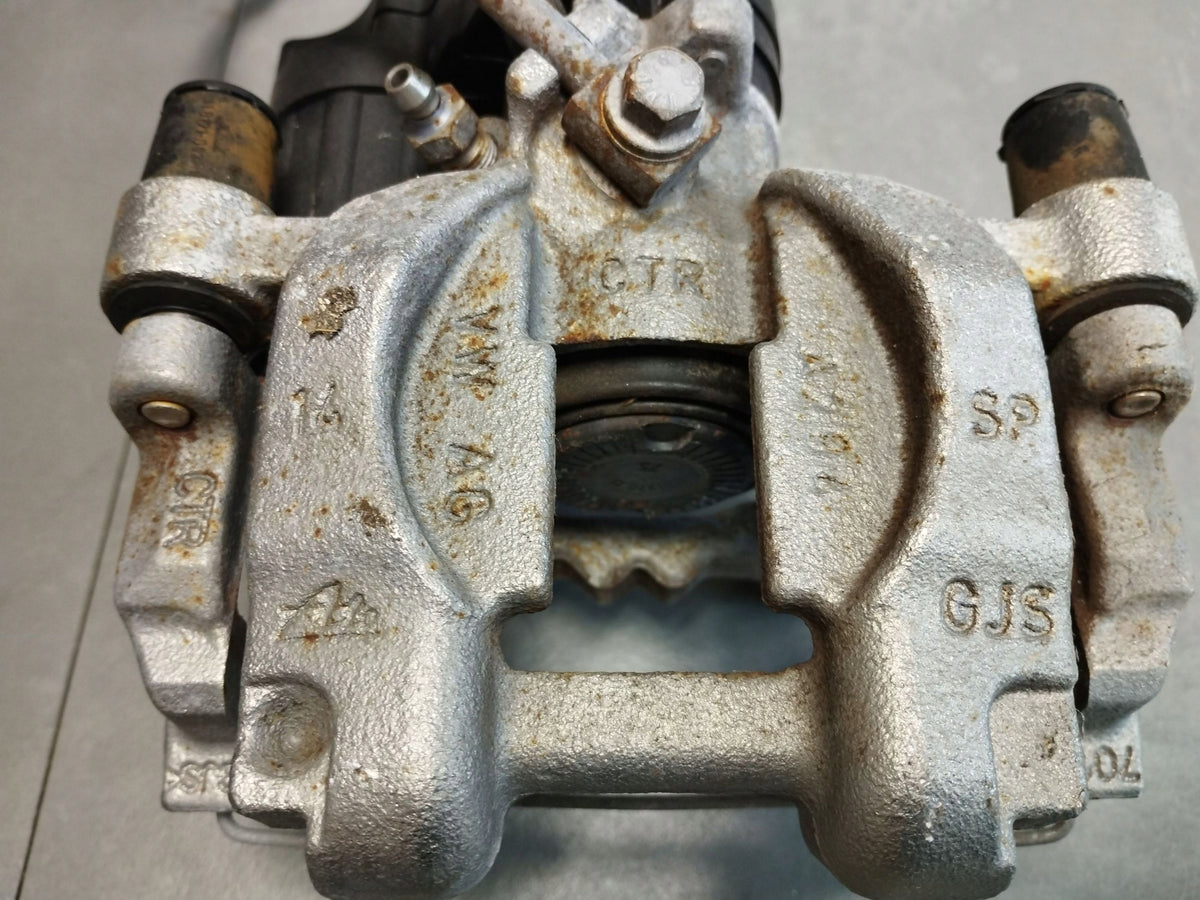 Audi Q3 F3 83A CLAMP RIGHT REAR 3Q0615406AA