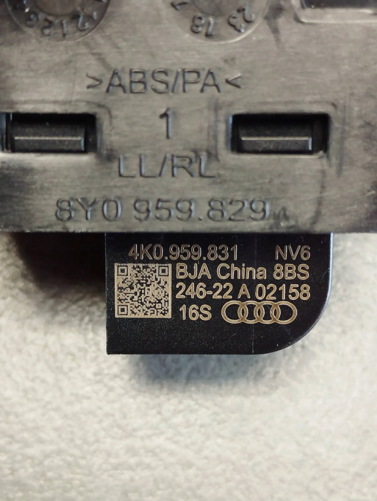 Audi Q4 e-tron FLAP SWITCH 8Y0959829