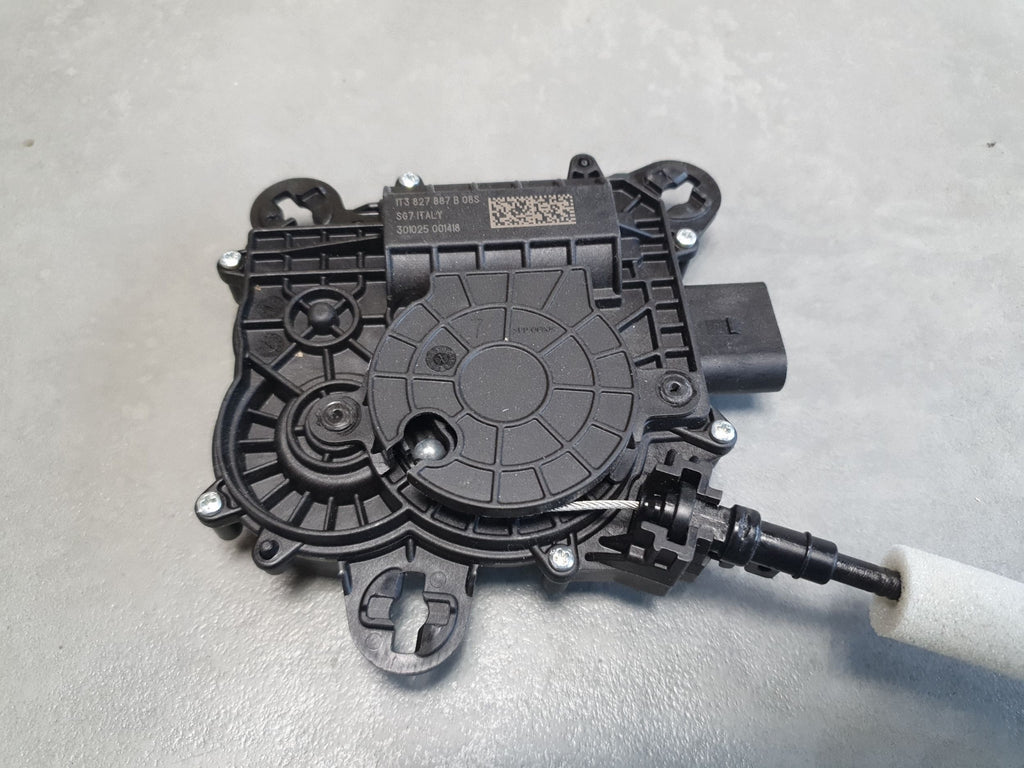 Audi Q6 e-tron tailgate pull 1T3827887B