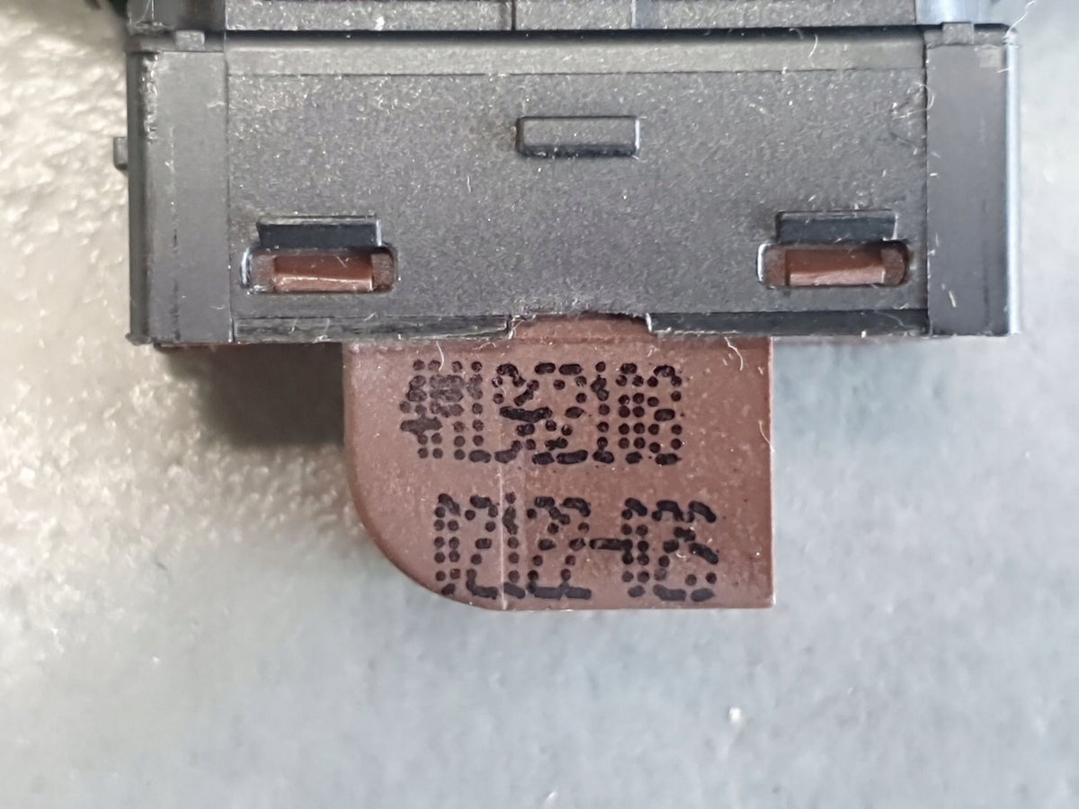 Audi Q8 Central lock button left 4M1962108