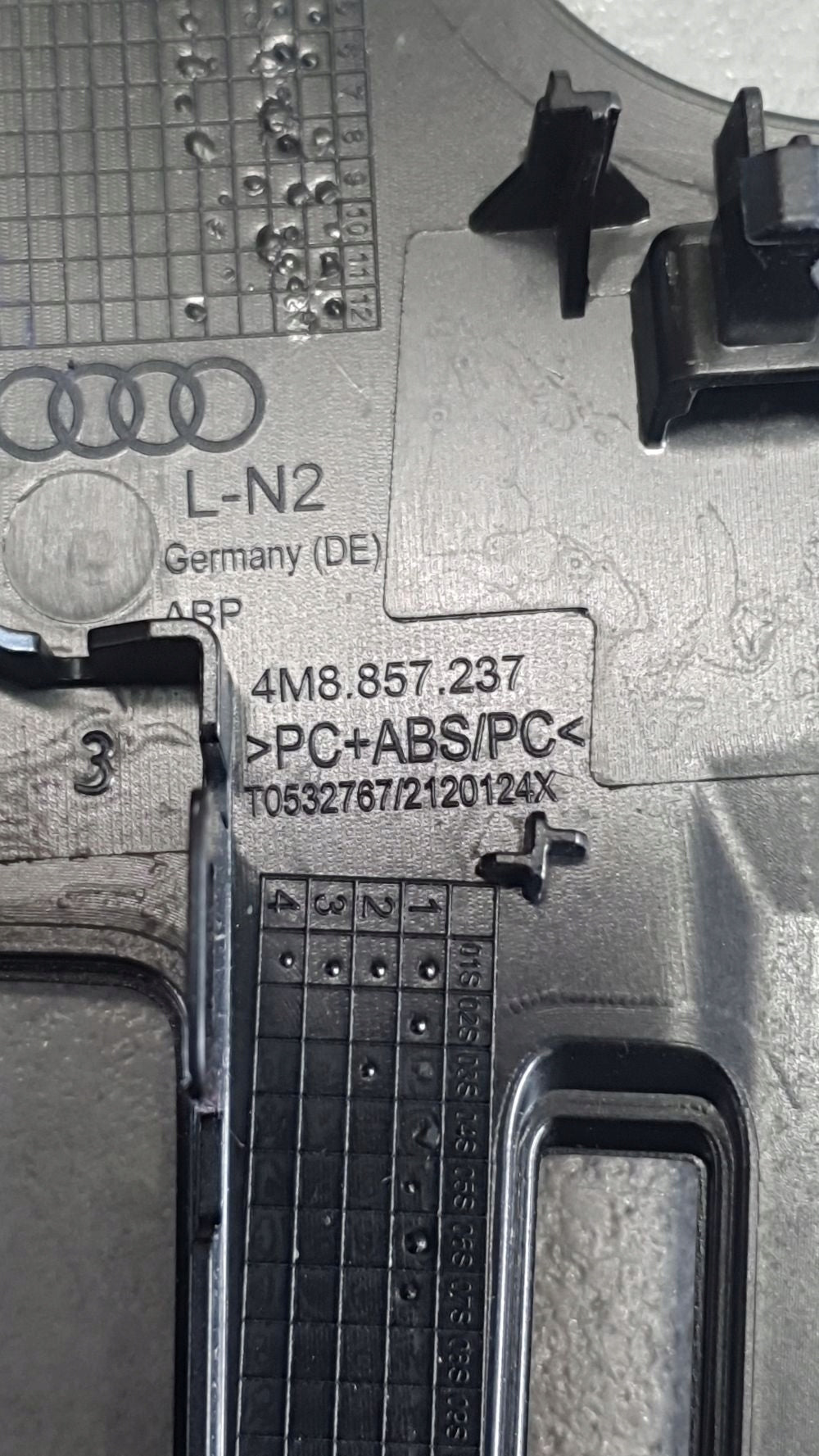 Audi Q8 Decorative board strip 4M8857237