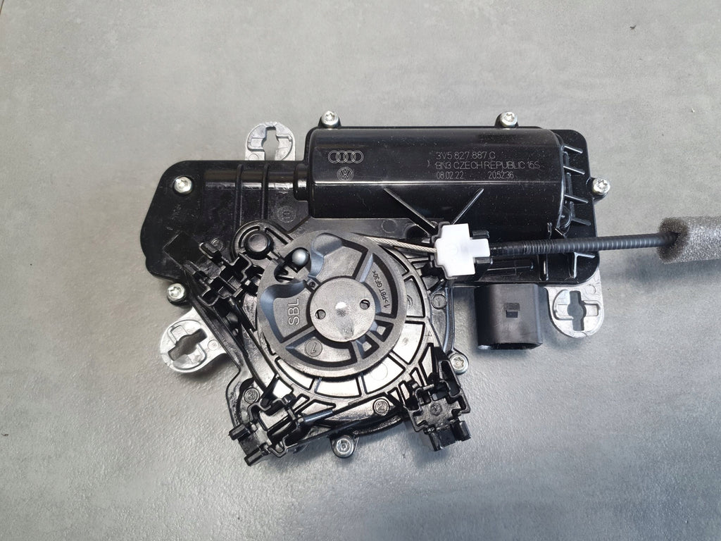 Audi Q8 tailgate pull 3V5827887C