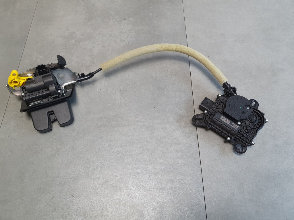 Audi SQ6 e-tron Tailgate lock flap pull 11A827506