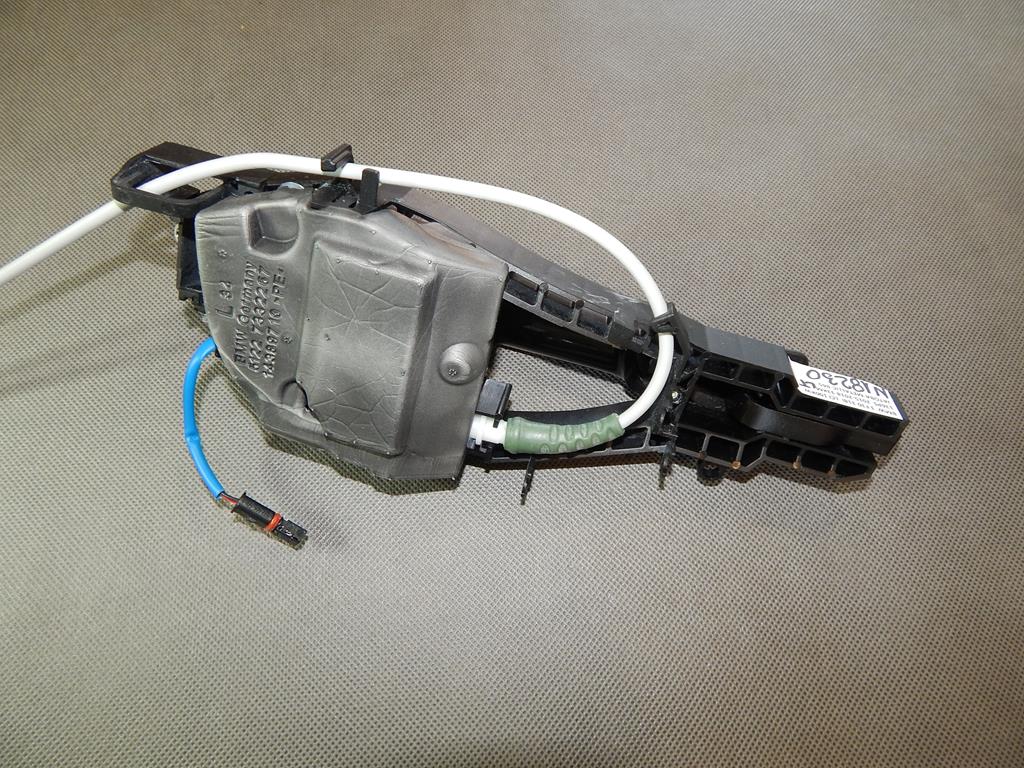 BMW 3 F30 DOOR HANDLE LEFT REAR B65