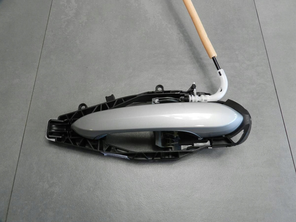BMW 5 G31 HANDLE RIGHT FRONT A83 7401204 7443024