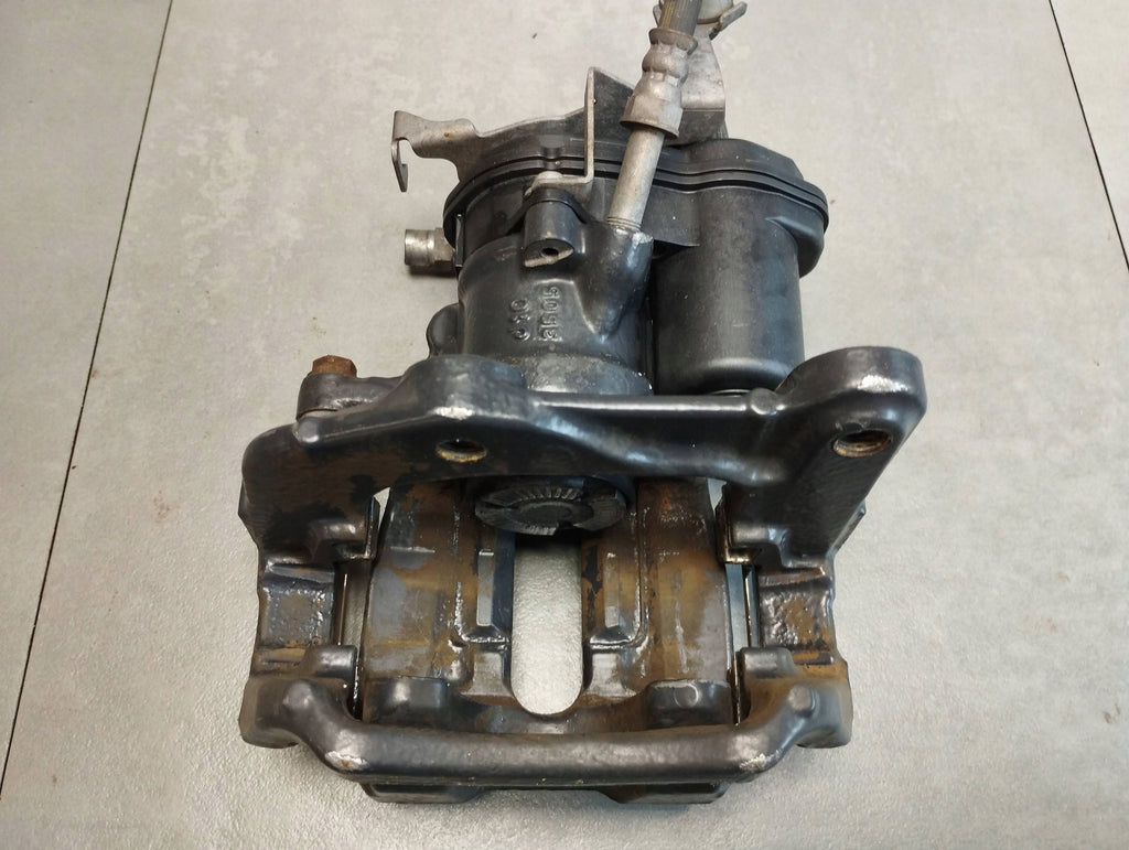 BMW 7 G11 750i CLAMP LEFT REAR 52406B