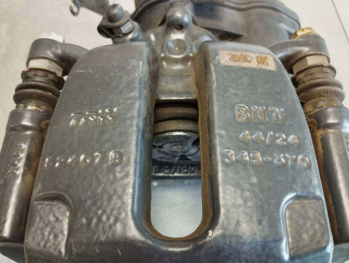 BMW 7 G11 750i CLAMP RIGHT REAR 52407B