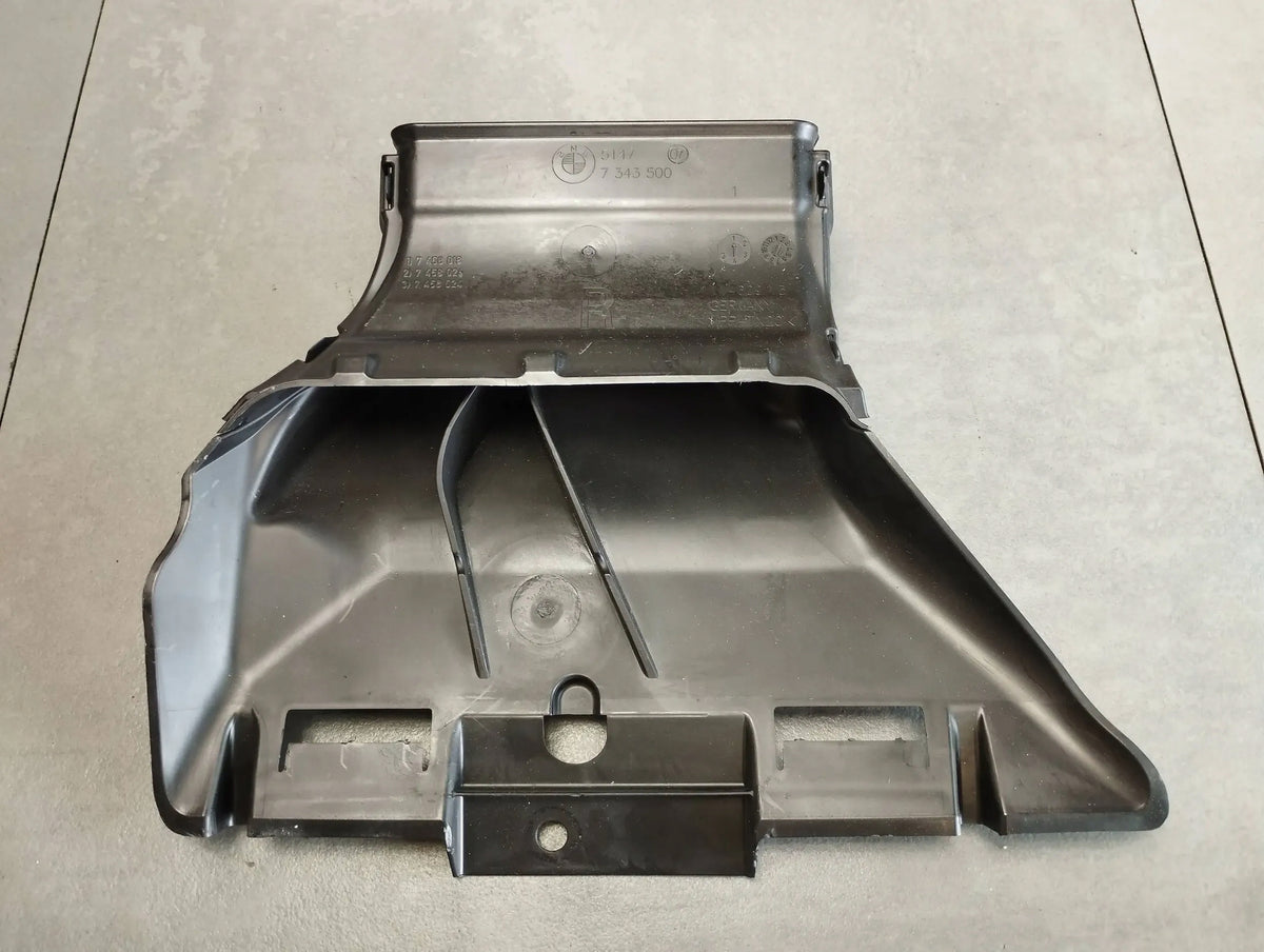 BMW 7 G11 AIR INTAKE RIGHT REAR 7343500