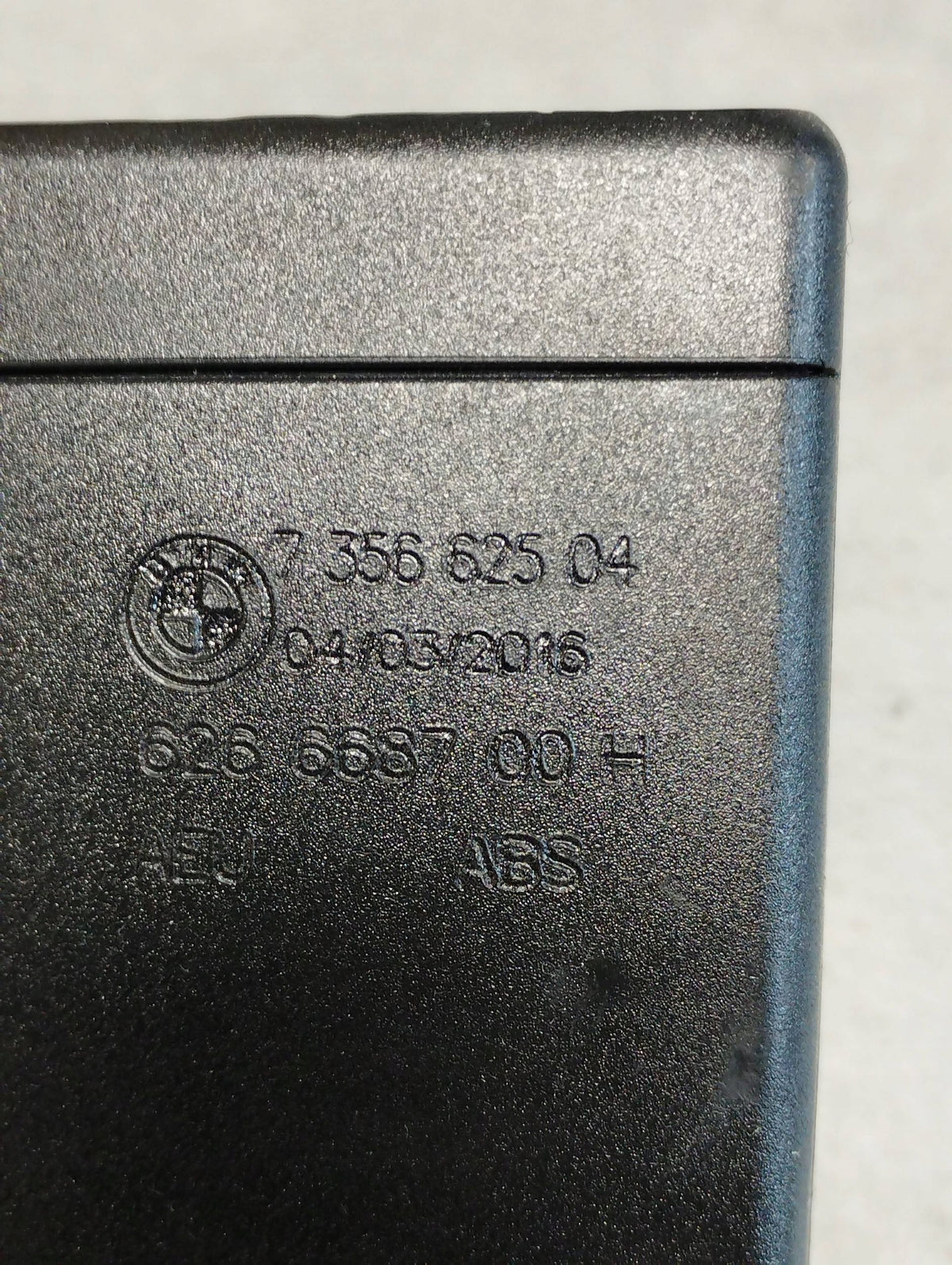BMW 7 G11 BUCKLE BELT CLASP 7356625