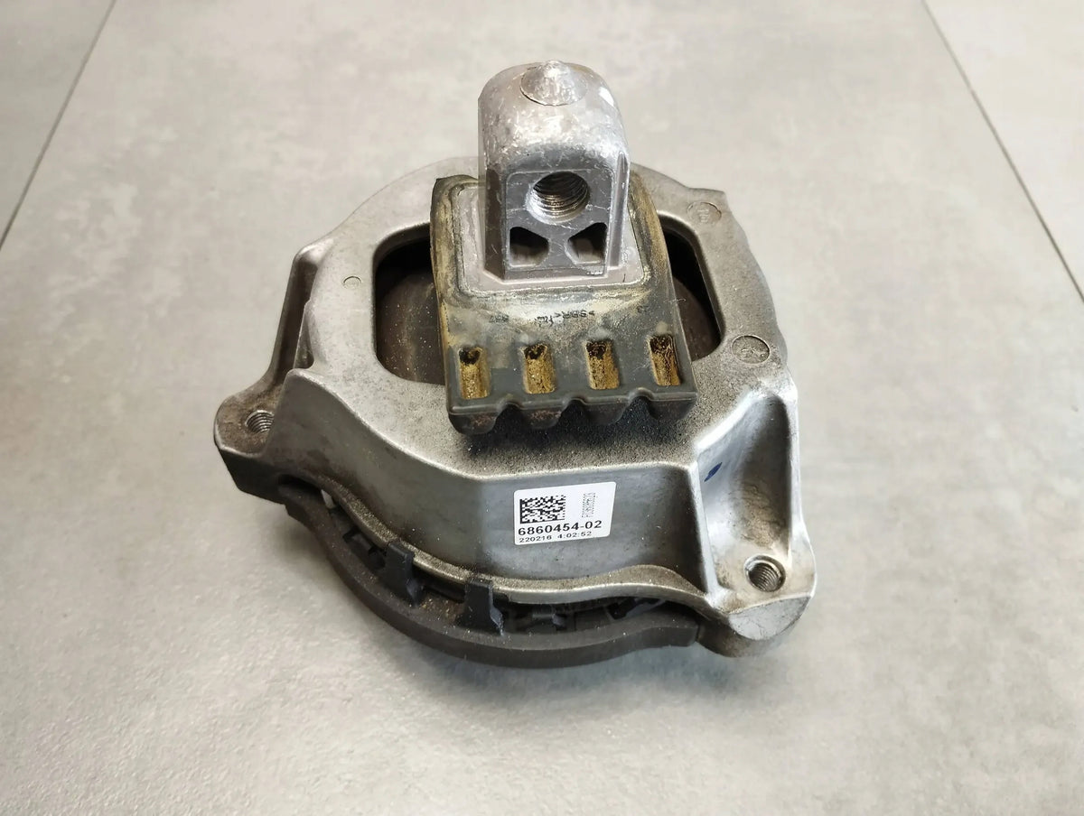 BMW 7 G11 G12 750i ENGINE CUSHION RIGHT 6860454