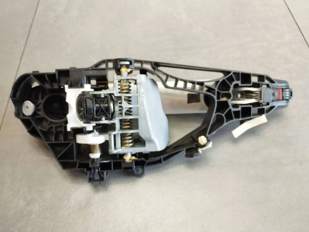 BMW 7 G11 HANDLE LEFT REAR A300 KEYLESS