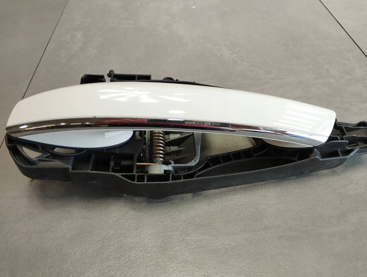 BMW 7 G11 HANDLE LEFT REAR A300 KEYLESS